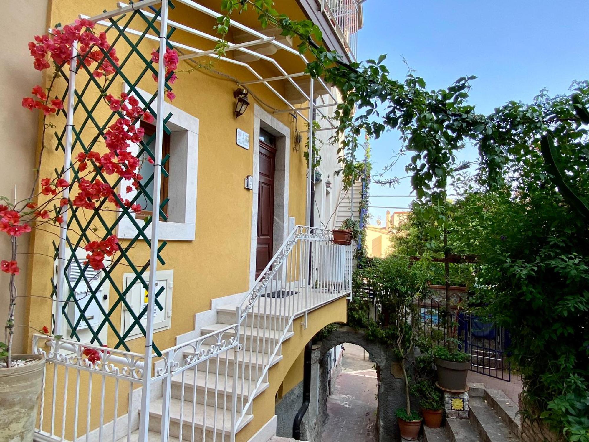 Hotel Casa FERRARA Taormina Exterior foto